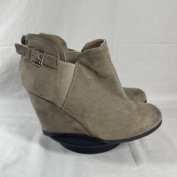 Maurices‎ Women's Taupe Grey Wedge Back Zip Ankle Boots Shoe Size 9.5 - Picture 1 of 8